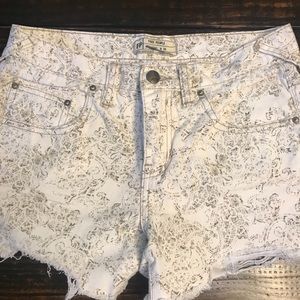 Free People✨ Cut Off Shorts
